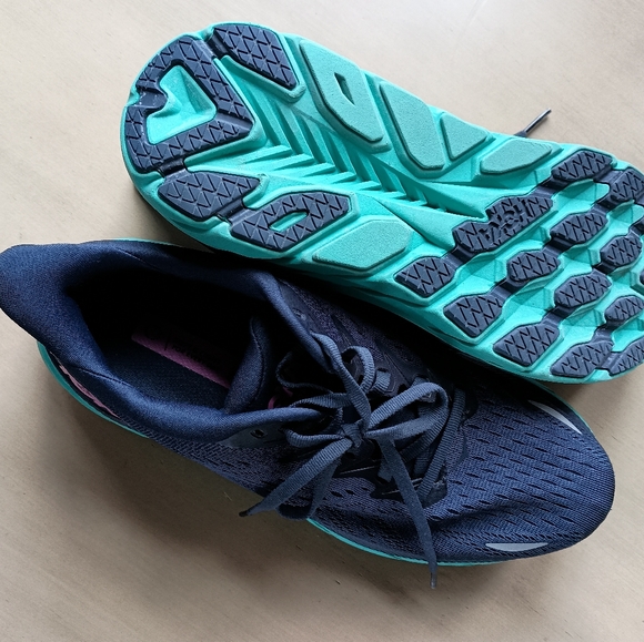 Hoka Purple Sneakers with Breathable Mesh Design - Picture 3 of 7